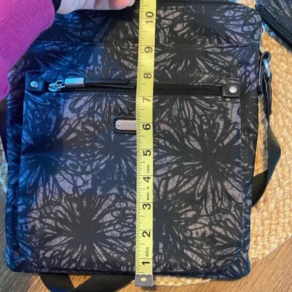 Baggalini Go Bagg Crossbody Bag and RFID Phone Wristlet Set - Picture 8 of 8